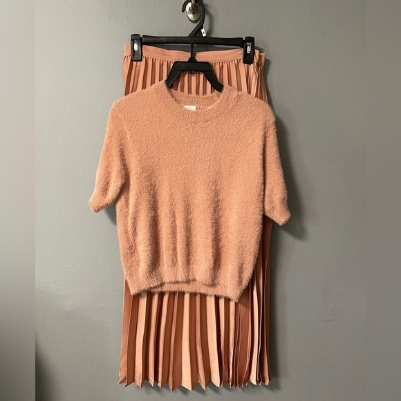 NWT Joie 2-piece fuzzy top and pleated skirt in pink mauve/peachy color. Medium - Picture 2 of 15